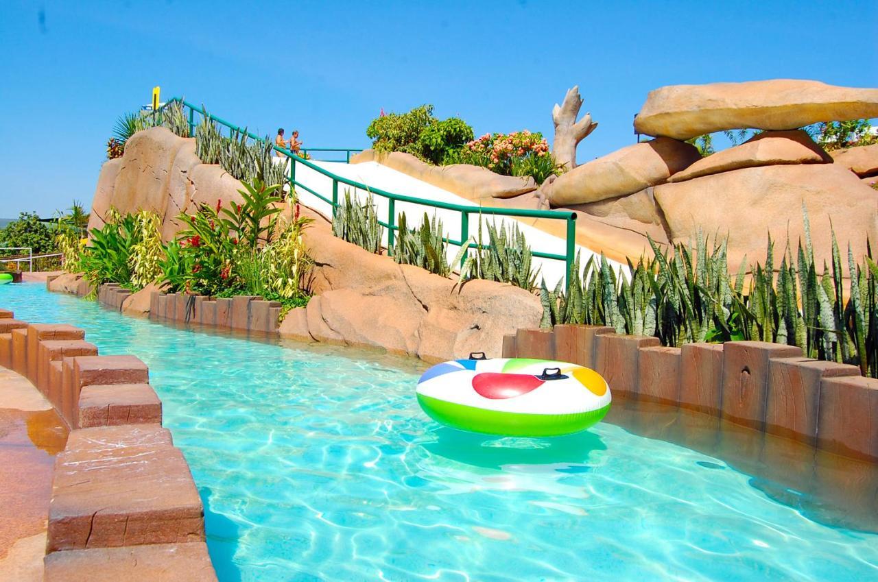 Diroma Com Um Dia No Acqua Park, Splash E Slide * Caldas Novas
